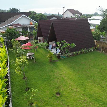 D' Carasti Bungalow Masbagik Exterior photo